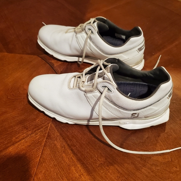 Footjoy myjoys pro SL spikeless golf shoes. White. 10.5 wide. Great condition - Picture 3 of 5